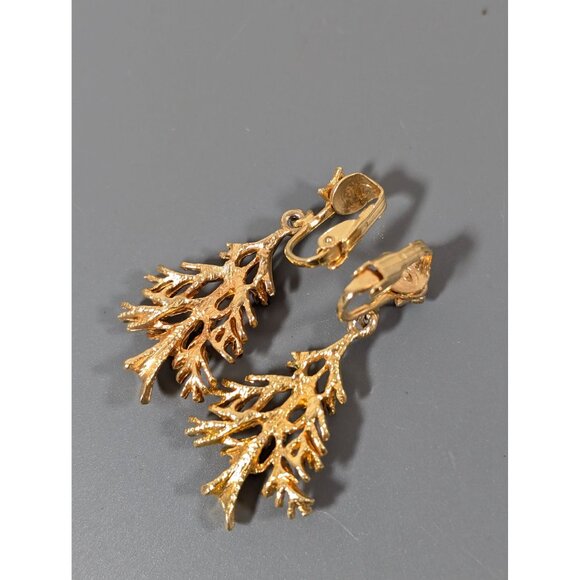 Vintage Gold Tone Red Rhinestone Christmas Tree Star Dangle Earrings Clip On - Picture 5 of 9